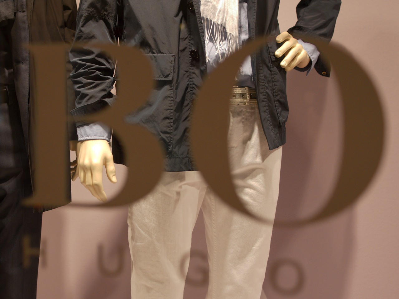 The Golden Hands of the BOSS