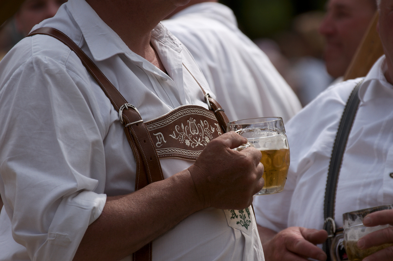 Setting up the Maypole