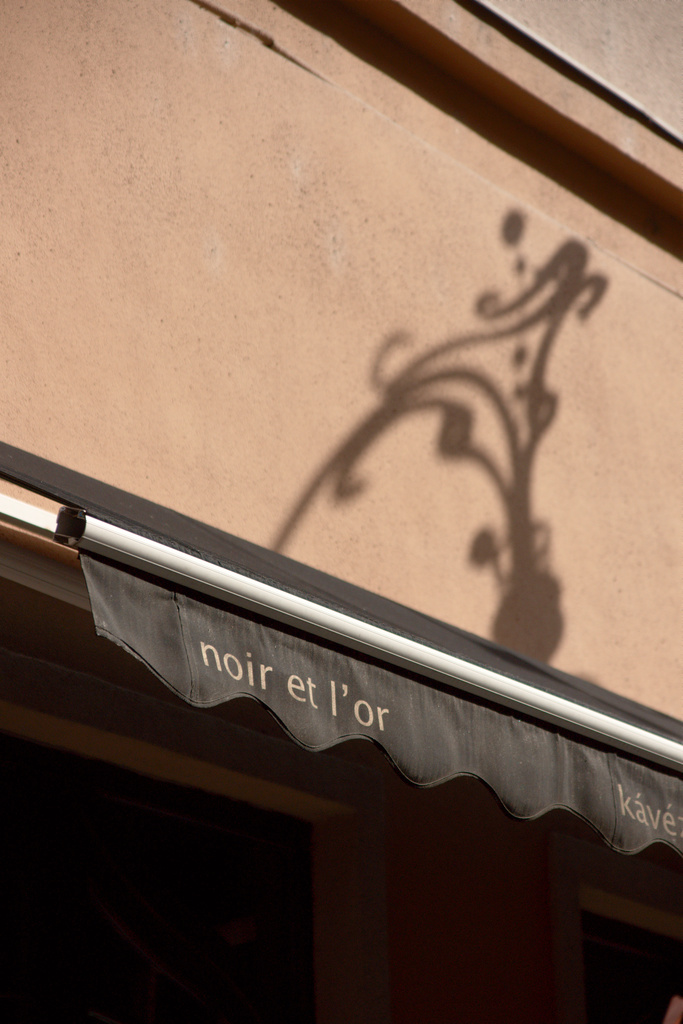 Noir et l’Or, Aromcaffè