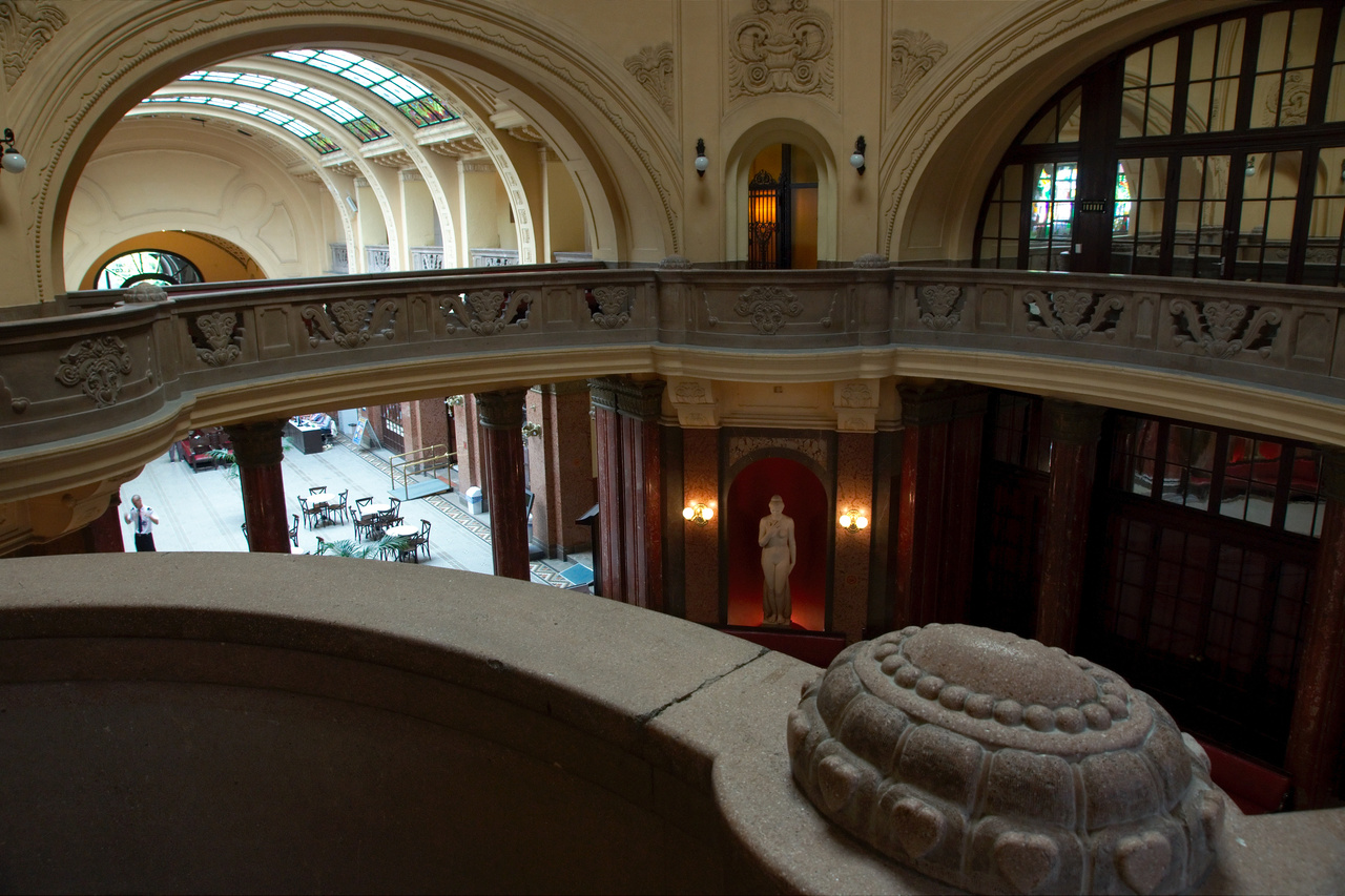 Pomp: Gellert Thermal Bath, Budapest