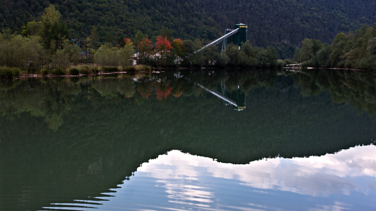 Small Traces of Fall Colors