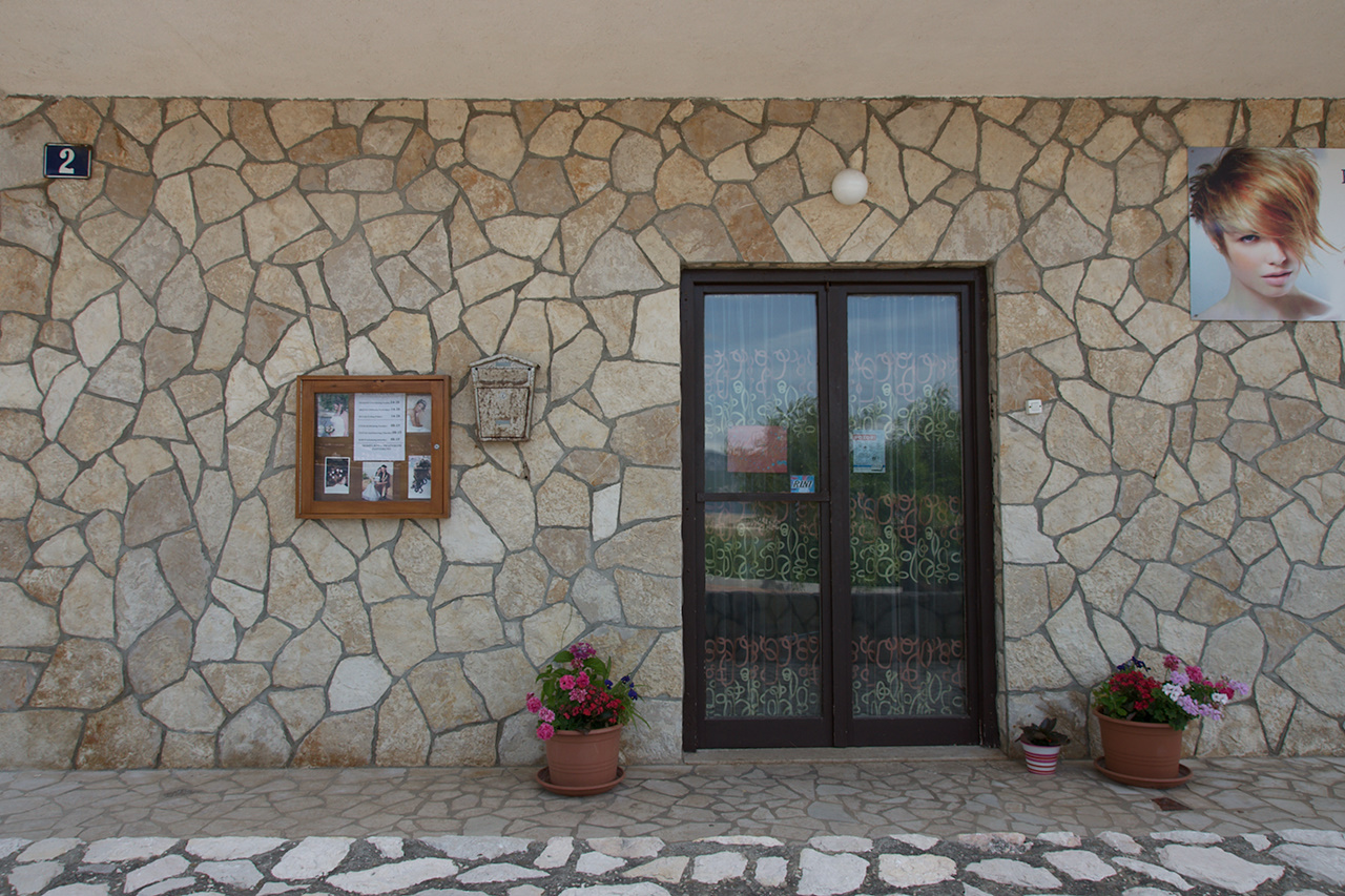 Frizerski Salon, Silo