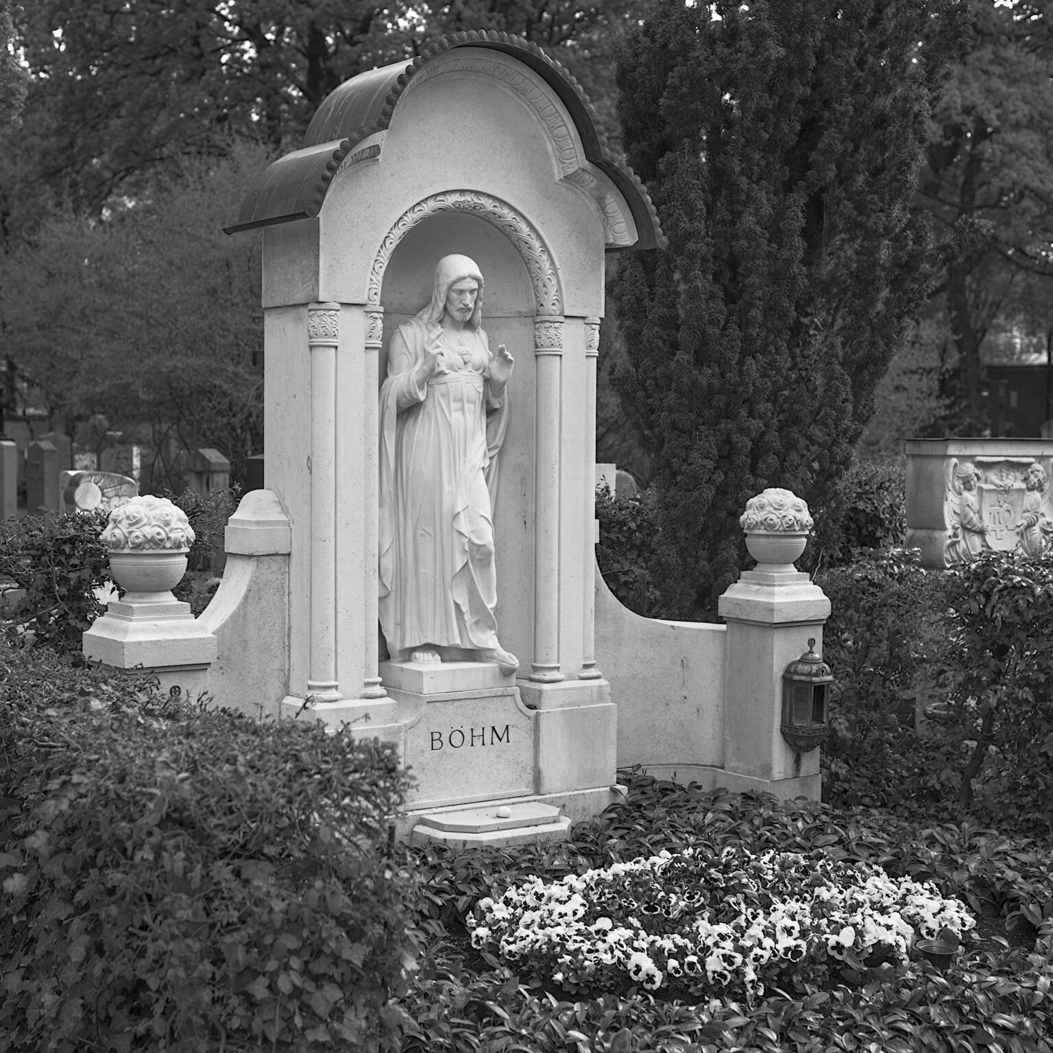 Spring in Ostfriedhof X