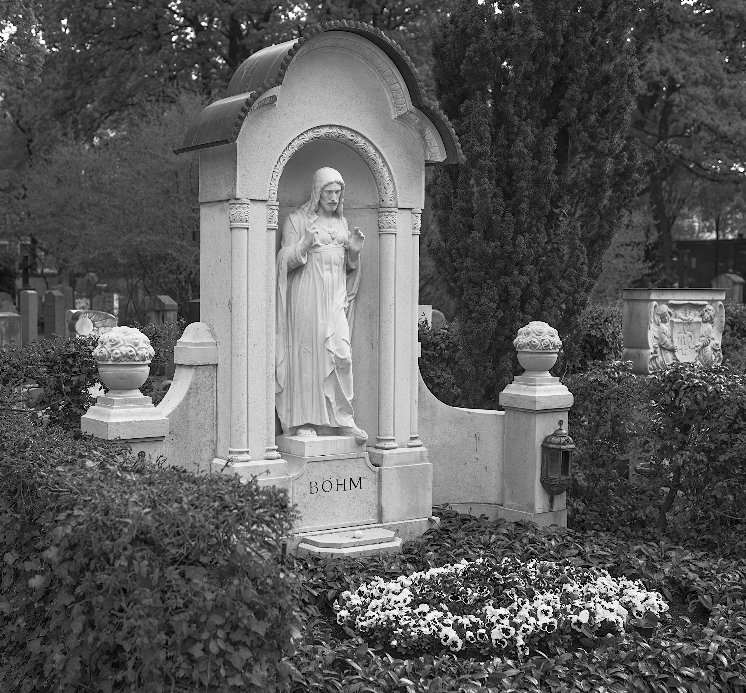 Spring in Ostfriedhof X