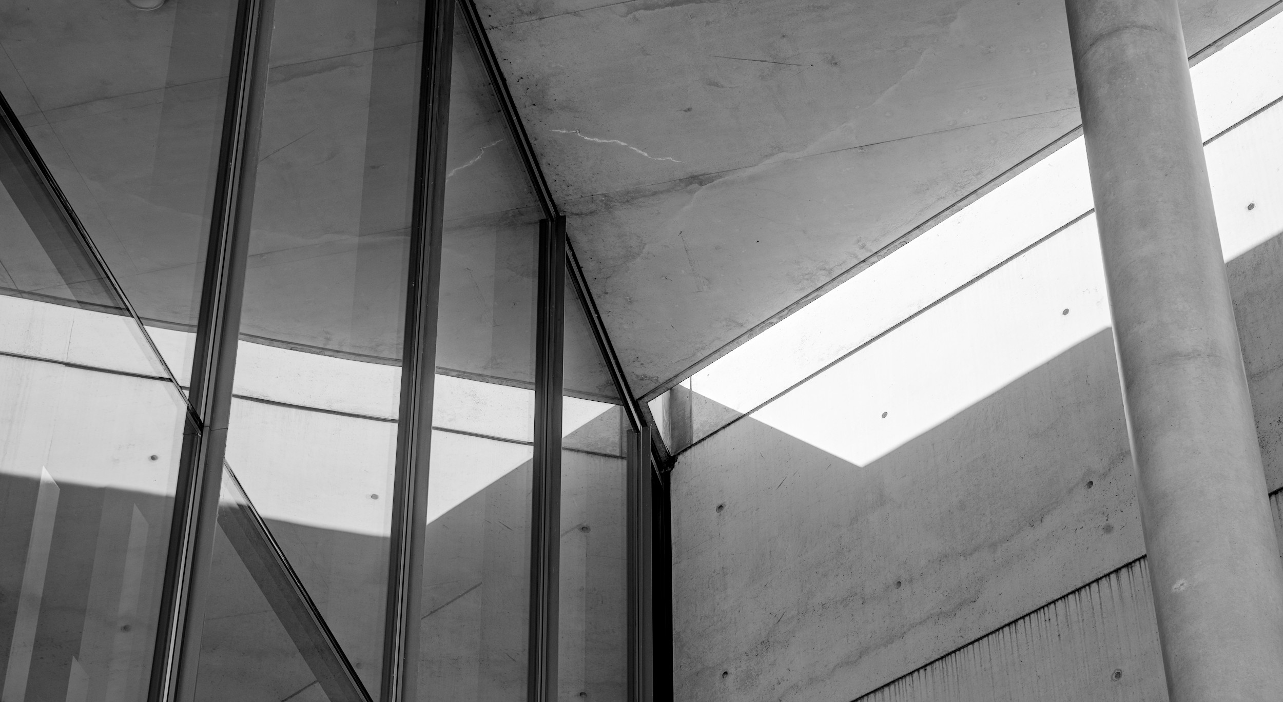 Pinakothek der Moderne II – concrete, glass, sunlight