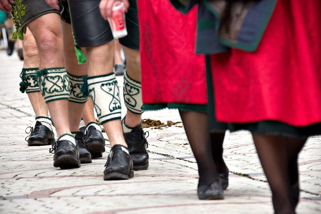 marchin‘ feet and costumes