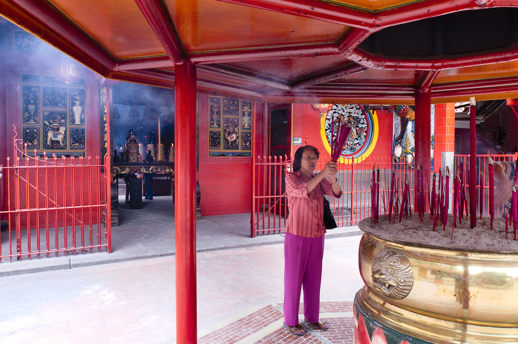 chinese woman praying, jakarta